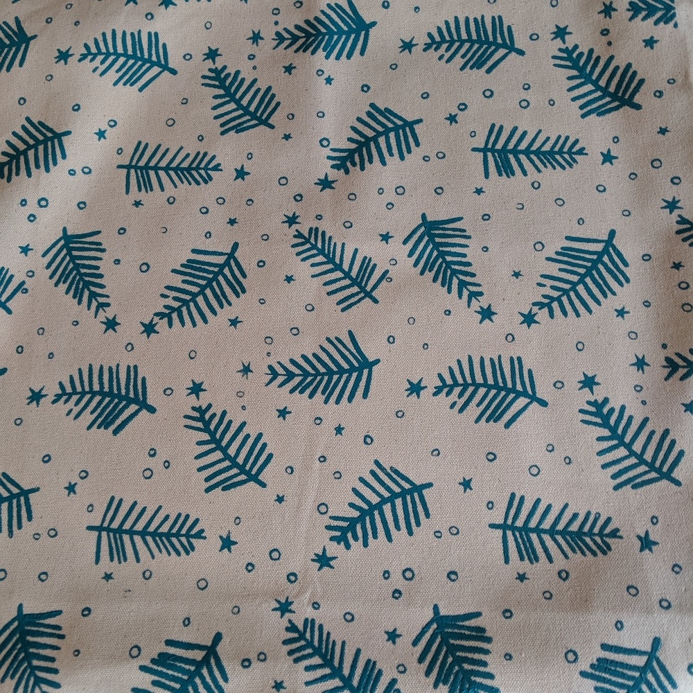 Decorative pillow.